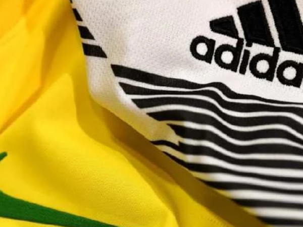 Nike Adidas