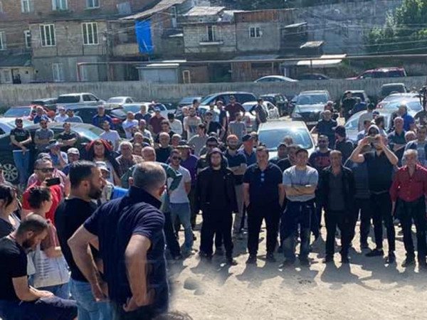 ქარხანა აქცია