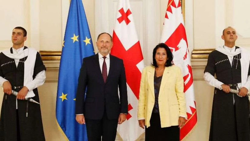 პრეზიდენტი და ვეროკავშირის ელჩი