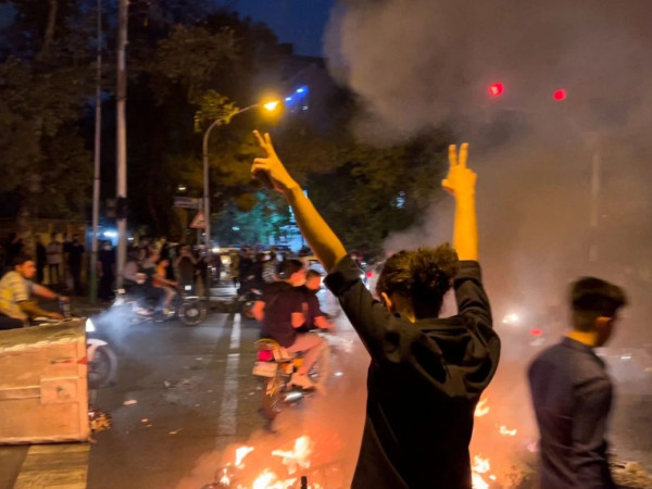 Iranian women demonstratively burn their hijabs