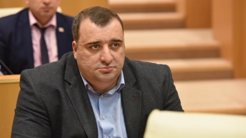 რატი იონათამიშვილი