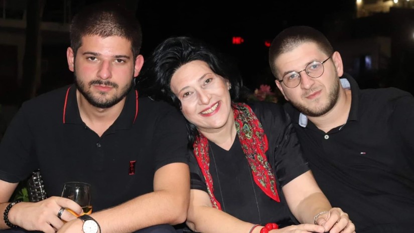 ნატო გელაშვილი შვილებთან