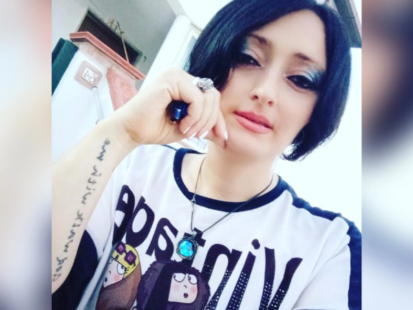 ემიგრანტი ქალი