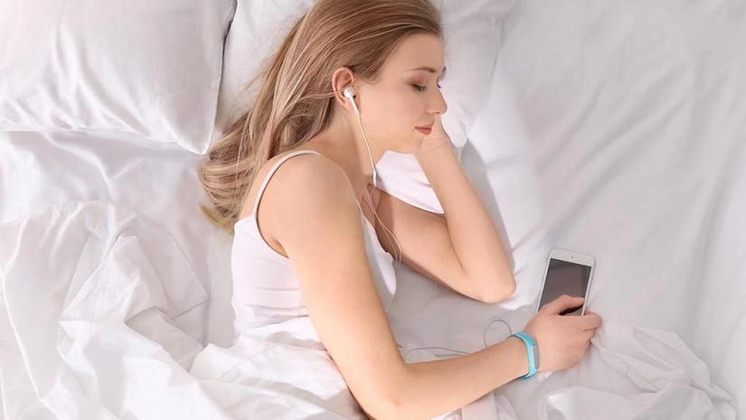 ყურსასმენით ძილი