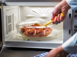 როგორ მოაშოროთ ნადები, თევზის სუნი და გაასუფთავოთ მიკროტალღური ღუმელი როგორ მოაშოროთ ნადები, თევზის სუნი და გაასუფთავოთ მიკროტალღური ღუმელი