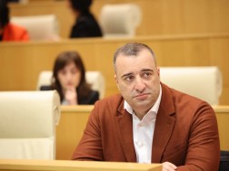 რატი იონათამიშვილი