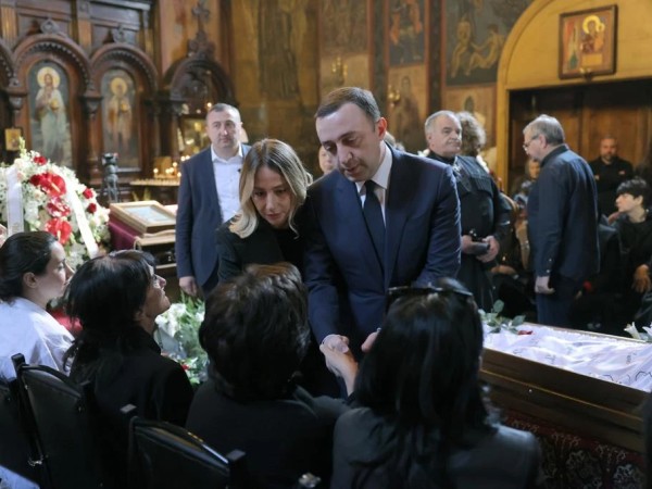 ირაკლი ღარიბაშვილი ცნობილი ქართველი მსახიობის - თენგიზ არჩვაძის დაკრძალვაზე იმყოფებოდა