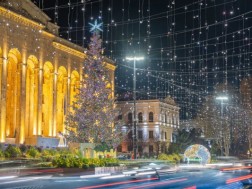 საახალწლო განათებების სამონტაჟო სამუშაოების გამო რუსთაველის გამზირზე