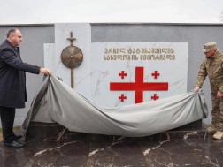 წილკნის დევნილთა დასახლებაში არჩილ ტატუნაშვილის სახელობის მემორიალი გაიხსნა