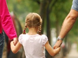 ბავშვი და მშობლები