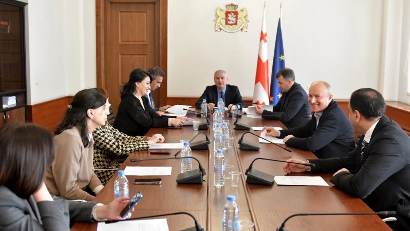 საპროცედურო საკითხთა და წესების კომიტეტმა გიორგი ბარვენაშვილის პარლამენტის წევრის უფლებამოსილების ცნობის საკითხს მხარი დაუჭირა