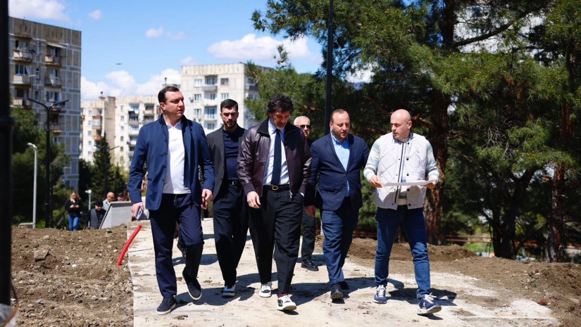 კახა კალაძემ მუხიანში სკვერის სარეაბილიტაციო სამუშაოები დაათვალიერა კახა კალაძემ მუხიანში სკვერის სარეაბილიტაციო სამუშაოები დაათვალიერა