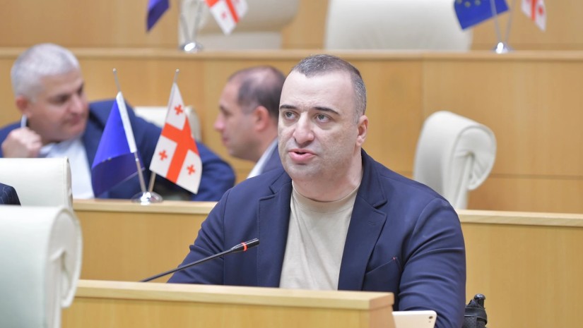 რატი იონათამიშვილი