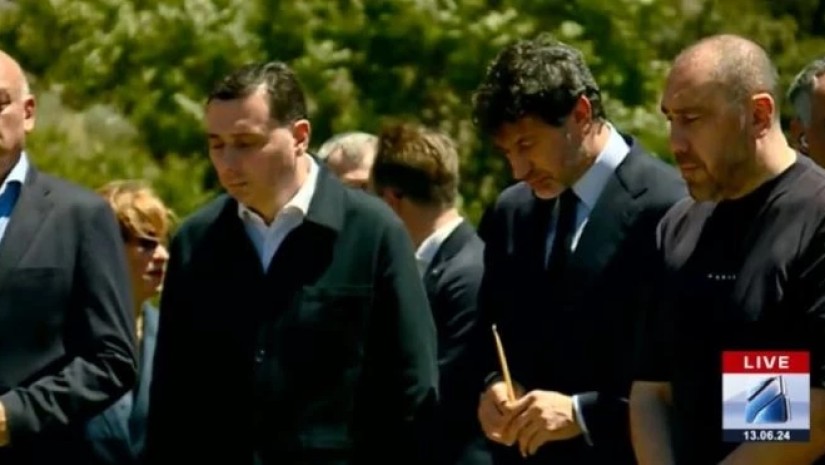 13 ივნისის სტიქიის მემორიალთან დედაქალაქის მერი და თბილისის საკრებულოს თავმჯდომარე მივიდნენ 13 ივნისის სტიქიის მემორიალთან დედაქალაქის მერი და თბილისის საკრებულოს თავმჯდომარე მივიდნენ