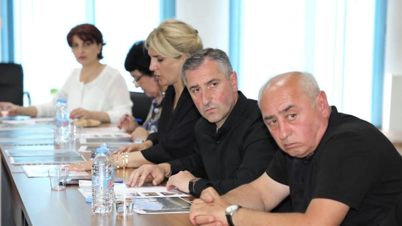 კურორტ შოვში მემორიალის აღმართვასთან დაკავშირებით შემოსული საპროექტო იდეების განხილვა გაიმართა