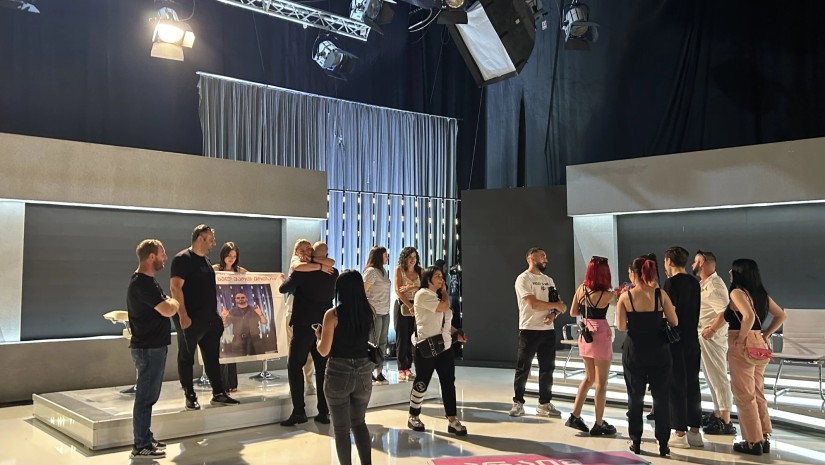 ჰაუსი backstage