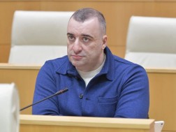 რატი იონათამიშვილი