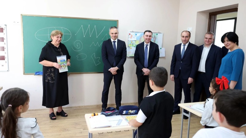 ალექსანდრე წულაძემ თბილისის ახლად რეაბილიტირებული 215-ე საჯარო სკოლა დაათვალიერა ალექსანდრე წულაძემ თბილისის ახლად რეაბილიტირებული 215-ე საჯარო სკოლა დაათვალიერა