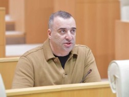 რატი იონათამიშვილი