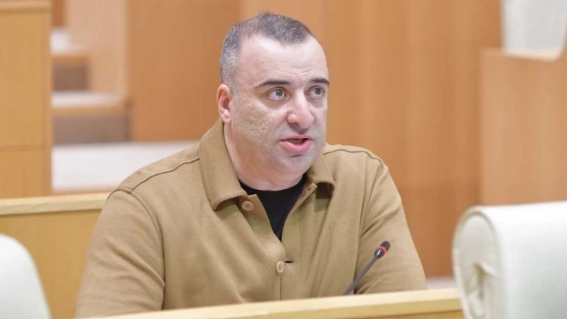 რატი იონათამიშვილი