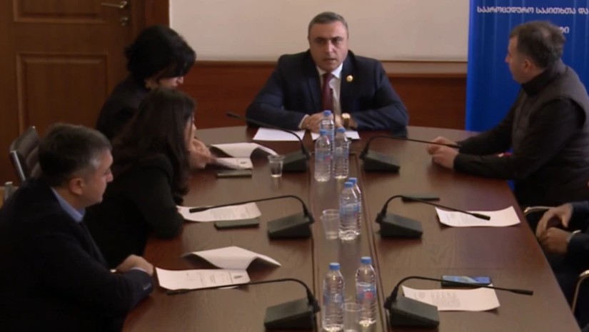 საპროცედურო საკითხთა კომიტეტმა მხარი დაუჭირა ირაკლი კობახიძისთვის, მაკა ბოჭორიშვილისთვის, ანრი ოხანაშვილისთვის, დავით სონღულაშვილისთვის და მარიამ ქვრივიშვილისთვის პარლამენტის წევრის უფლებამოსილების ვადამდე შეწყვეტის საკითხს საპროცედურო საკითხთა კომიტეტმა მხარი დაუჭირა ირაკლი კობახიძისთვის, მაკა ბოჭორიშვილისთვის, ანრი ოხანაშვილისთვის, დავით სონღულაშვილისთვის და მარიამ ქვრივიშვილისთვის პარლამენტის წევრის უფლებამოსილების ვადამდე შეწყვეტის საკითხს