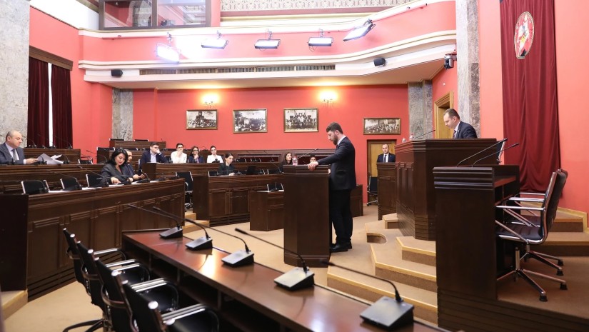 იურიდიულ საკითხთა კომიტეტმა დაჩქარებული წესით განსახილველი კანონპროექტები მეორე მოსმენით განიხილა