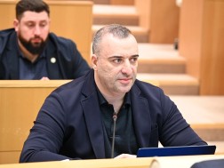 რატი იონათამიშვილი