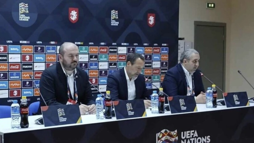 სომხეთის ნაკრების მწვრთნელი სომხეთის ნაკრების მწვრთნელი