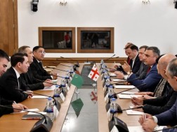 დავით მათიკაშვილი თურქმენეთის მეჯლისის საქართველოსთან მეგობრობის ჯგუფის წარმომადგენლებს შეხვდა
