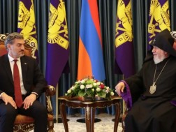 მიხეილ ყაველაშვილი სომეხთა კათალიკოს გარეგინ მეორეს შეხვდა