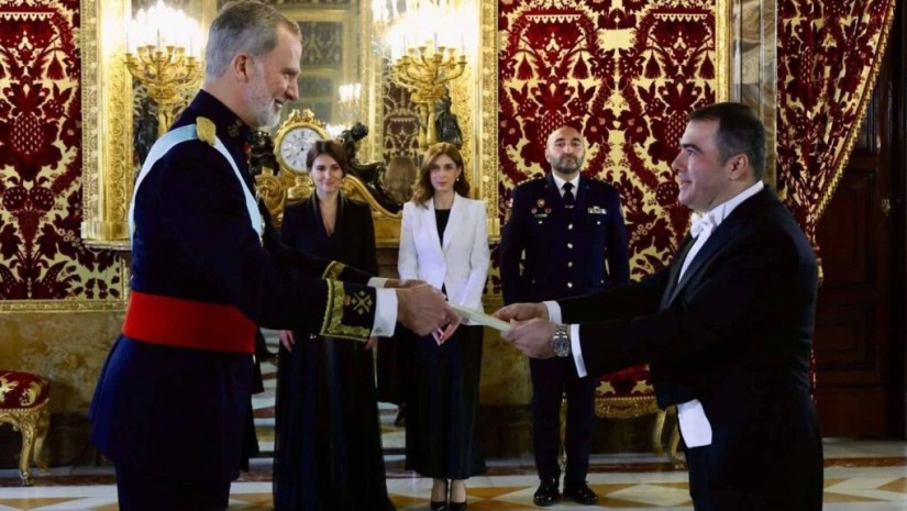 ალექსანდრე ჭკუასელმა ესპანეთის მეფეს, ფელიპე VI-ს რწმუნებათა სიგელები გადასცა ალექსანდრე ჭკუასელმა ესპანეთის მეფეს, ფელიპე VI-ს რწმუნებათა სიგელები გადასცა