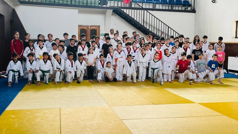 მარნეულში ტაეკვონდოს საერთო მოსამზადებელი შეკრება გაიმართა. მარნეულში ტაეკვონდოს საერთო მოსამზადებელი შეკრება გაიმართა.