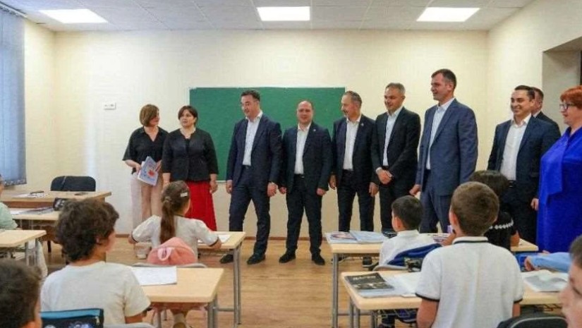 გივი მიქანაძემ კახეთში ახლად რეაბილიტირებული ორი საჯარო სკოლა დაათვალიერა