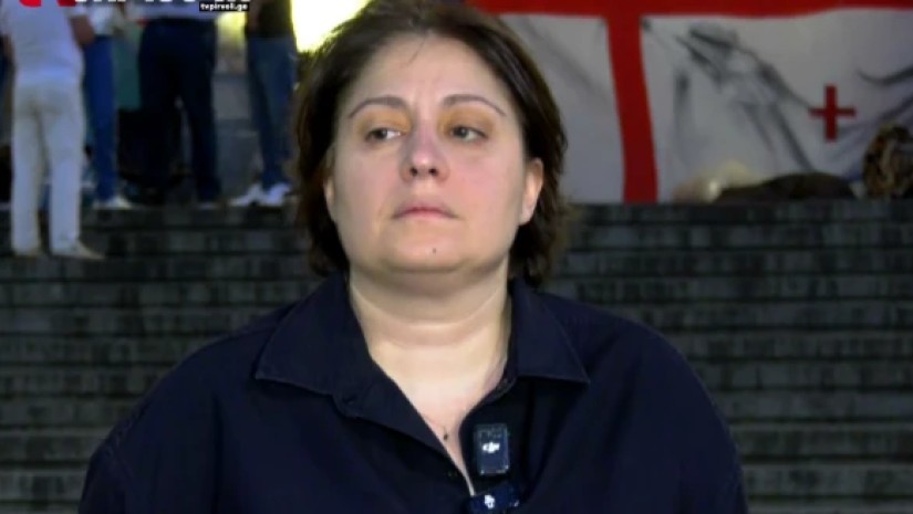 ელენე ხოშტარია