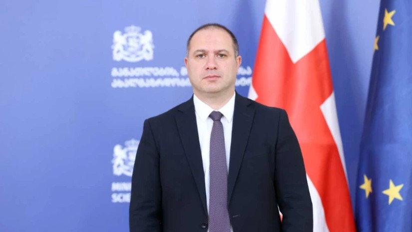 მი