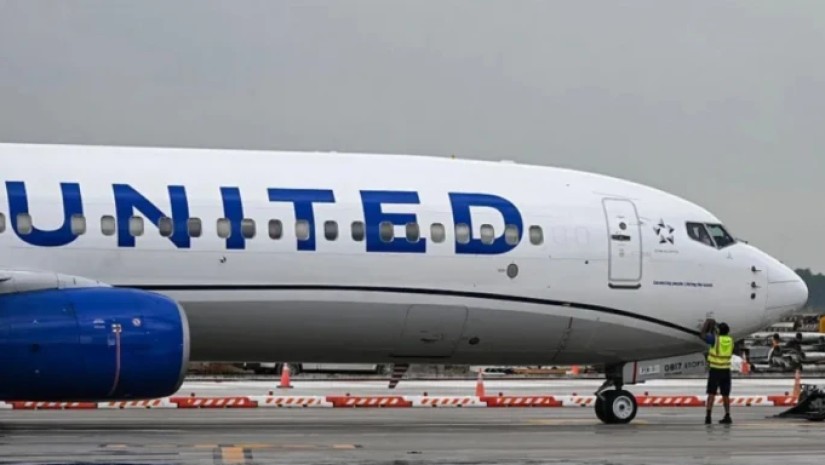 United Airlines United Airlines
