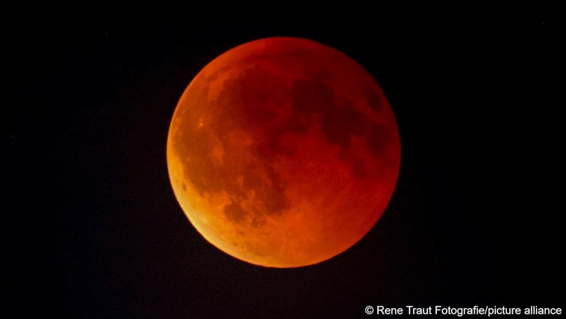 სისხლიანი მთვარე