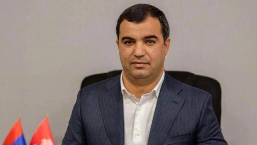 ოპოზიციური პარტიის წევრი