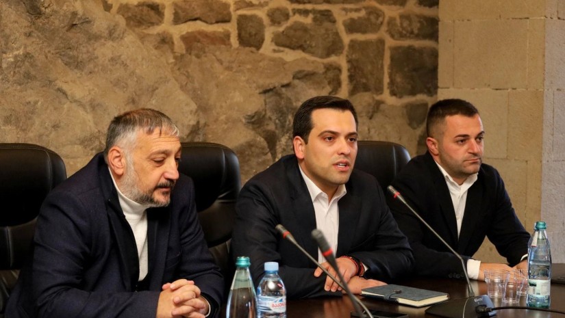 ვარლამ წიკლაური „ახალციხის ციხის“ თანამშრომლებს შეხვდა ვარლამ წიკლაური „ახალციხის ციხის“ თანამშრომლებს შეხვდა