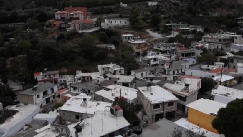 საბერძნეთში სროლის შედეგად 10 ადამიანი დაშავდა. ერთ-ერთი პოლიციელის ინფორმაციით, კუნძულ კრეტაზე ინციდენტი შურისძიების მიზნით მოხდა. დაღუპულია ერთი კაცი და ერთი ქალი.  პოლიციის მეორე წარმომადგენლის განცხადებით, თავდასხმა 31 ოქტომბრის ღამით, მშენებლობაზე მო