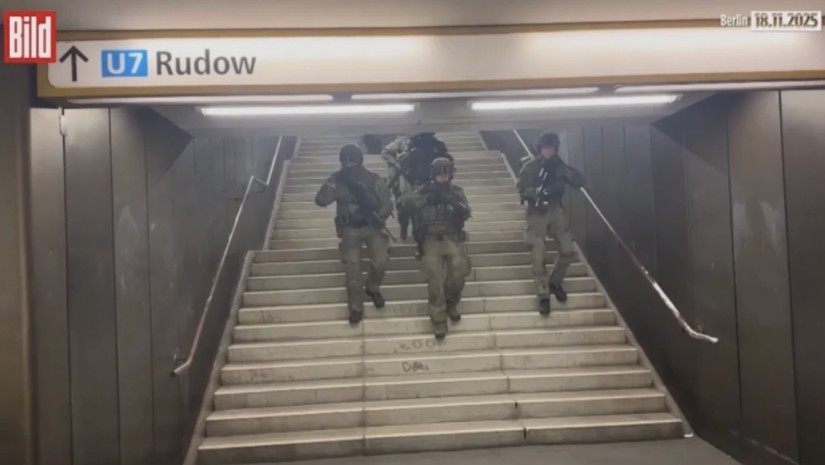 სამხედრო წვრთნები ბერლინის მეტროში 