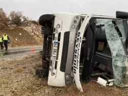 თურქეთში სასკოლო ავტობუსი ამოტრიალდა