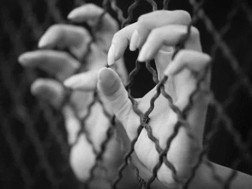 პატიმარი ქალი