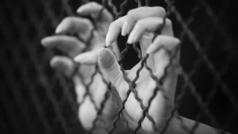 პატიმარი ქალი