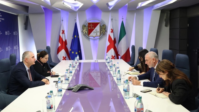 ფინანსთა მინისტრი ლაშა ხუციშვილი საქართველოში იტალიის ელჩს შეხვდა