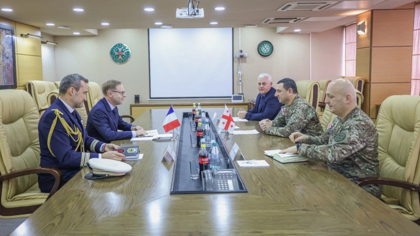  თავდაცვის ძალების მეთაური საფრანგეთის ელჩსა და თავდაცვის ატაშეს შეხვდა