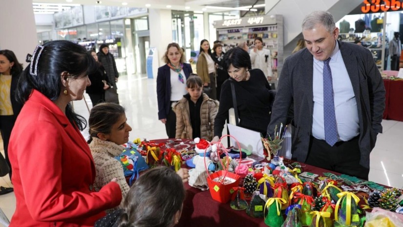  შეზღუდული შესაძლებლობის მქონე პირთა საერთაშორისო დღესთან დაკავშირებით,  შშმპირების ნამუშევრების გამოფენა-გაყიდვა გაიმართა