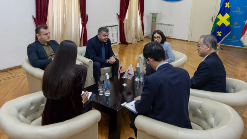 ქუთაისის მერი დავით ერემეიშვილი  საქართველოში იაპონიის სრულუფლებიან და საგანგებო ელჩს  იშიძუკა ჰიდეკს შეხვდა