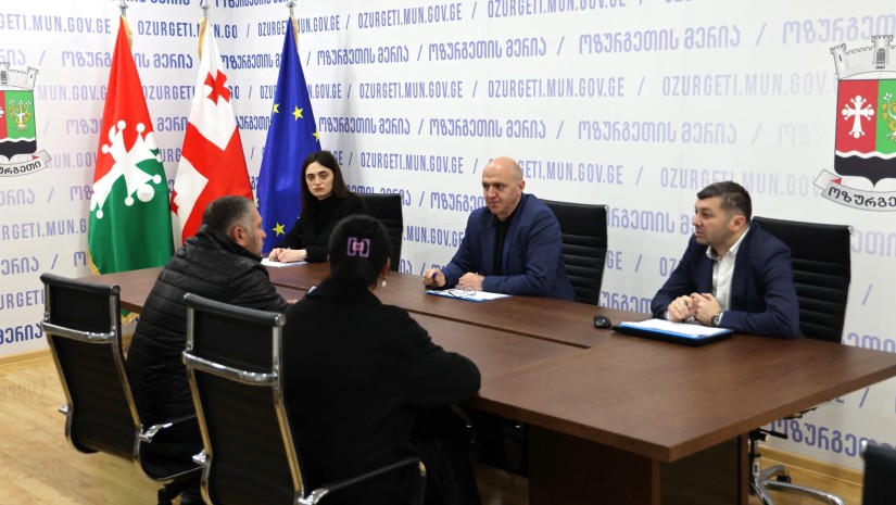  ოზურგეთის მერმა პაატა კუნჭულიამ მოქალაქეთა მიღება გამართა