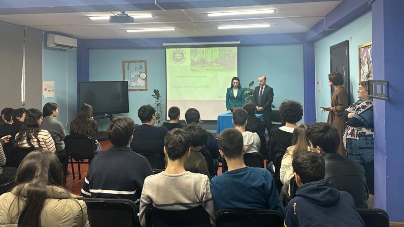 აჭარის ავტონომიური რესპუბლიკის პროკურატურის პროკურორებმა, ანტინარკოტიკული კამპანიის ფარგლებში ბათუმის სკოლა-ლიცეუმის მასტერკლასის მოსწავლეებთან საინფორმაციო შეხვედრა გამართეს